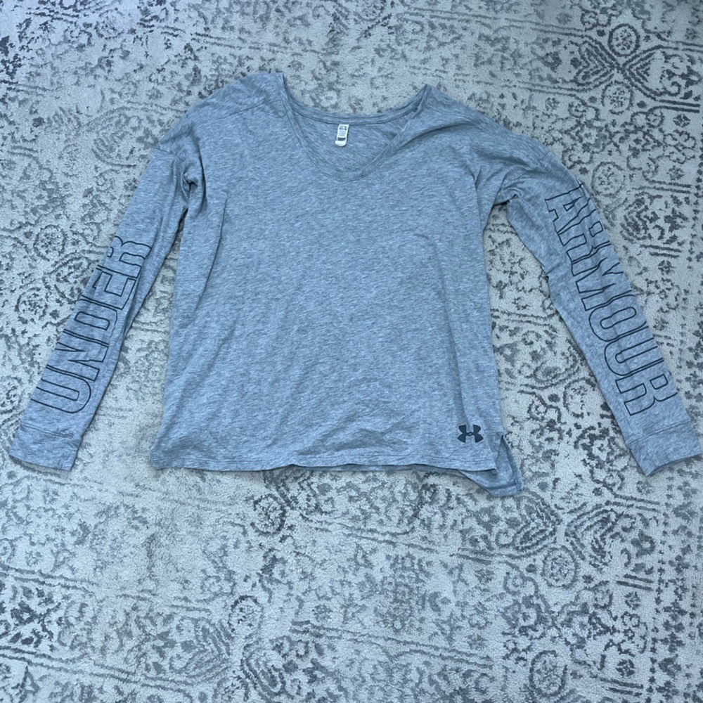 Under armor grey long sleeve shirt